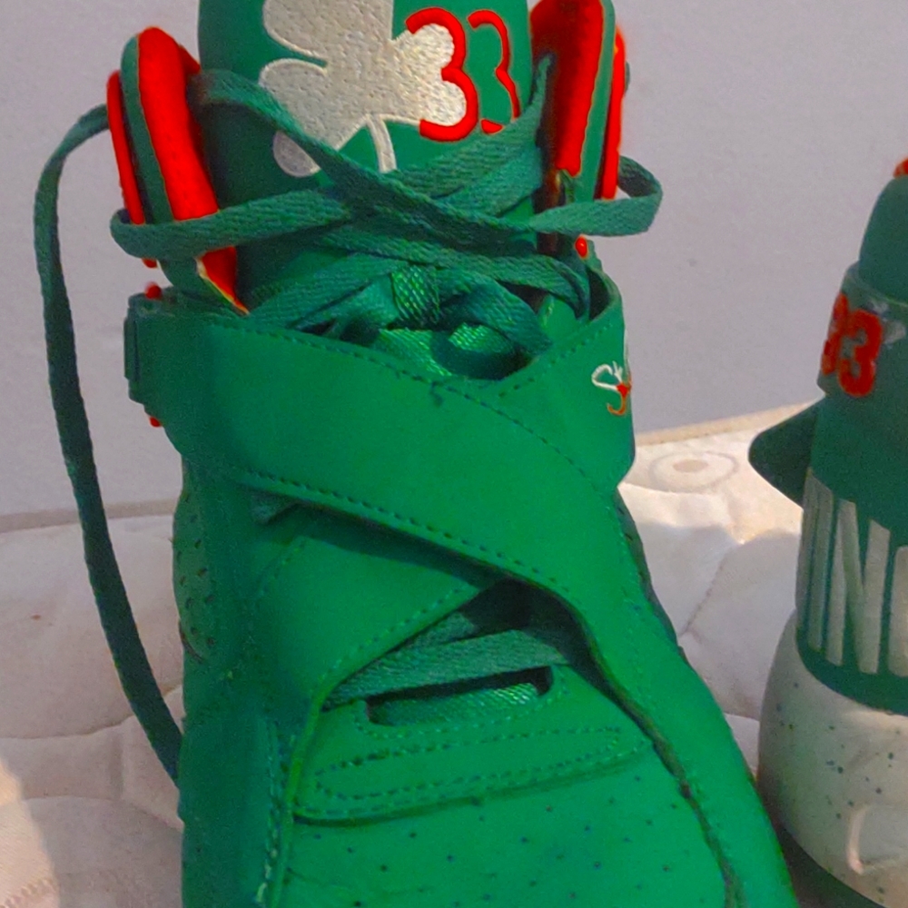 Basketball shoes